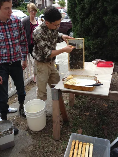 Uncapping honeycomb frames